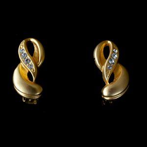 Vintage swirl 8 shape gold tone clip-on earrings